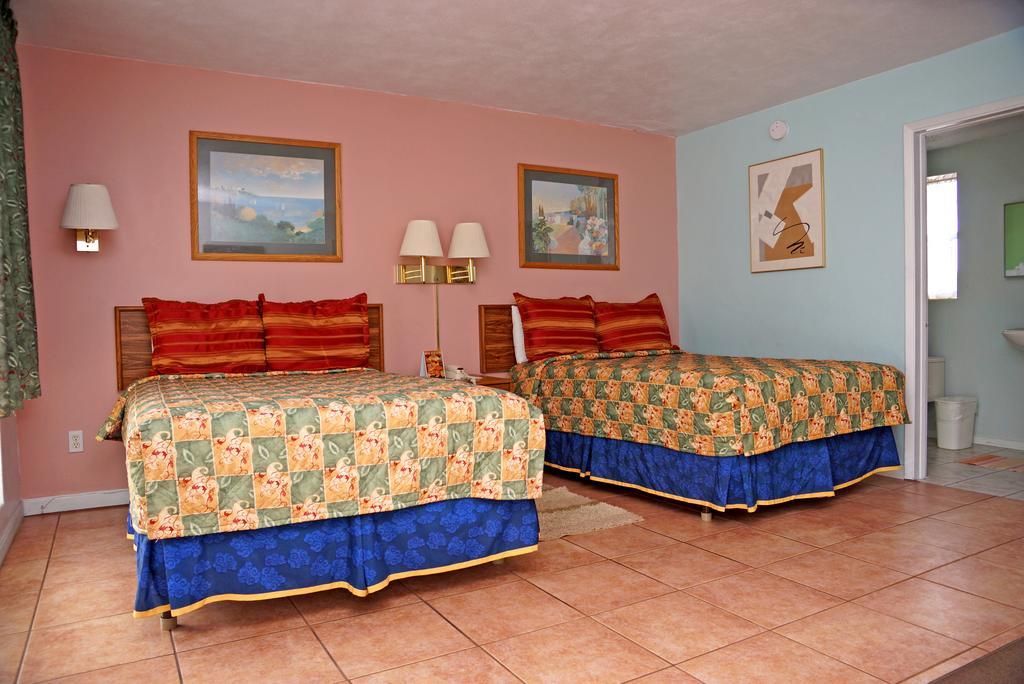 Beachwalk Inn Clearwater Beach Exterior foto