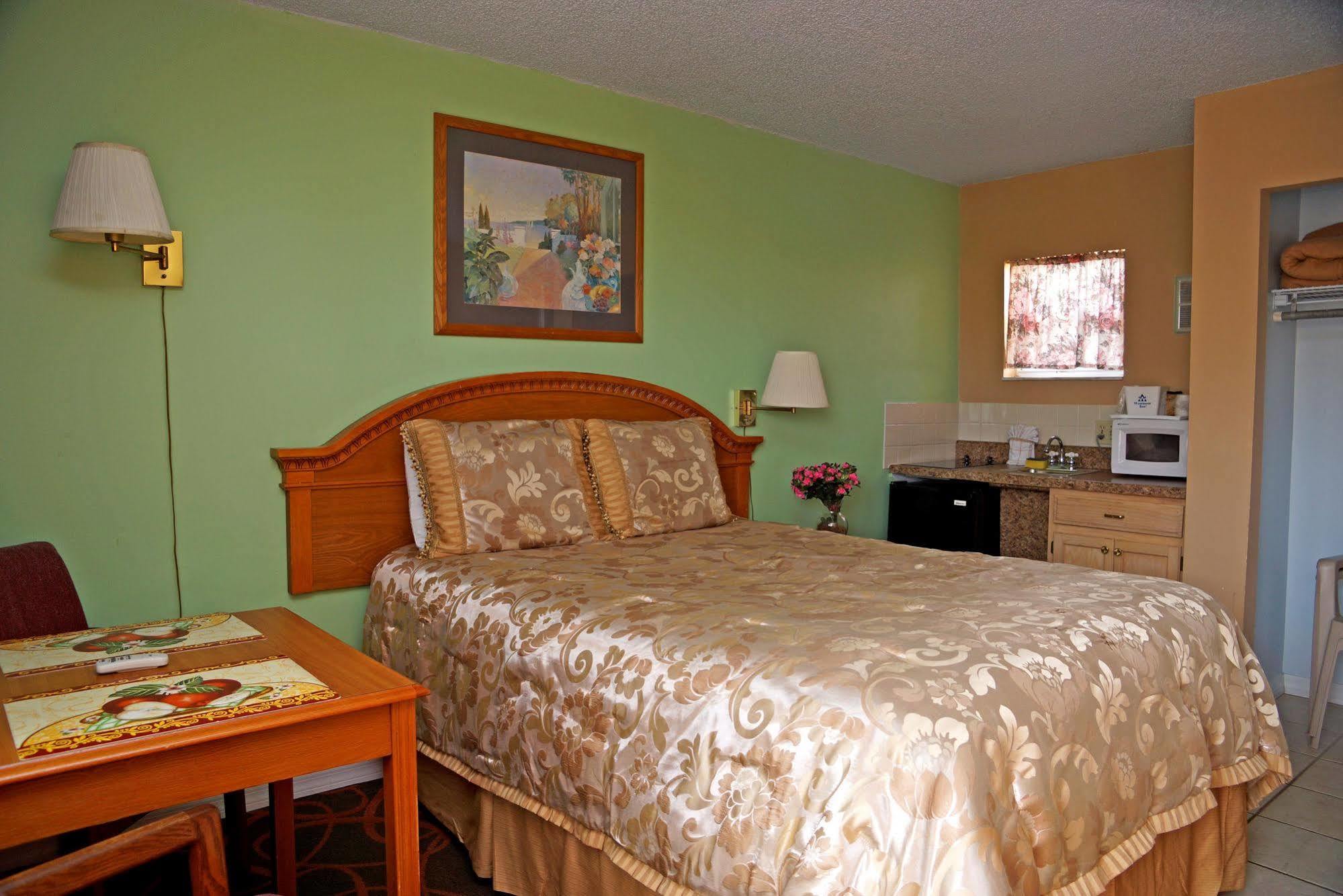 Beachwalk Inn Clearwater Beach Exterior foto