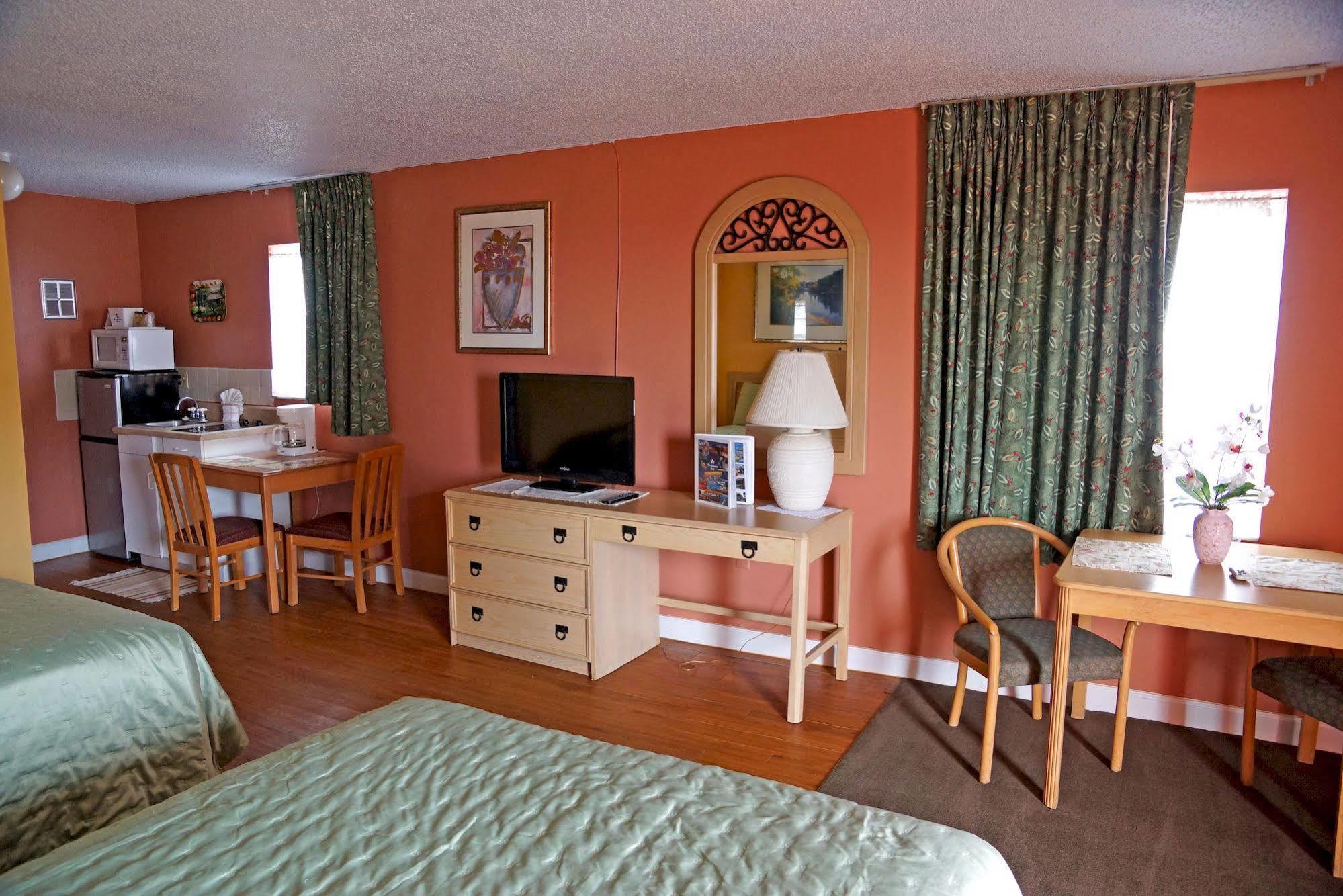 Beachwalk Inn Clearwater Beach Exterior foto