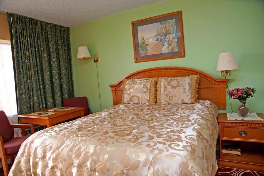 Beachwalk Inn Clearwater Beach Exterior foto